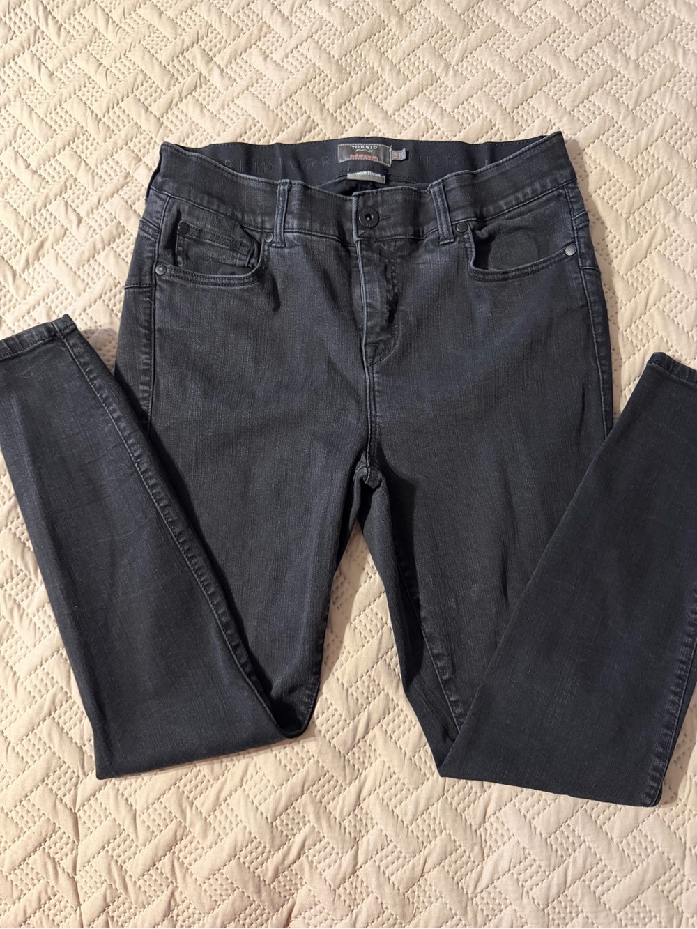 2 Torrid jean bundle 14Tall/14Reg
Both jeans together.